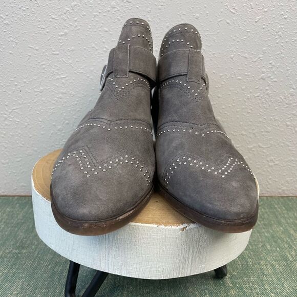 Vince Camuto Gray Studded Leather Buckled Ankle Booties Size 8M EUC - Picture 3 of 10